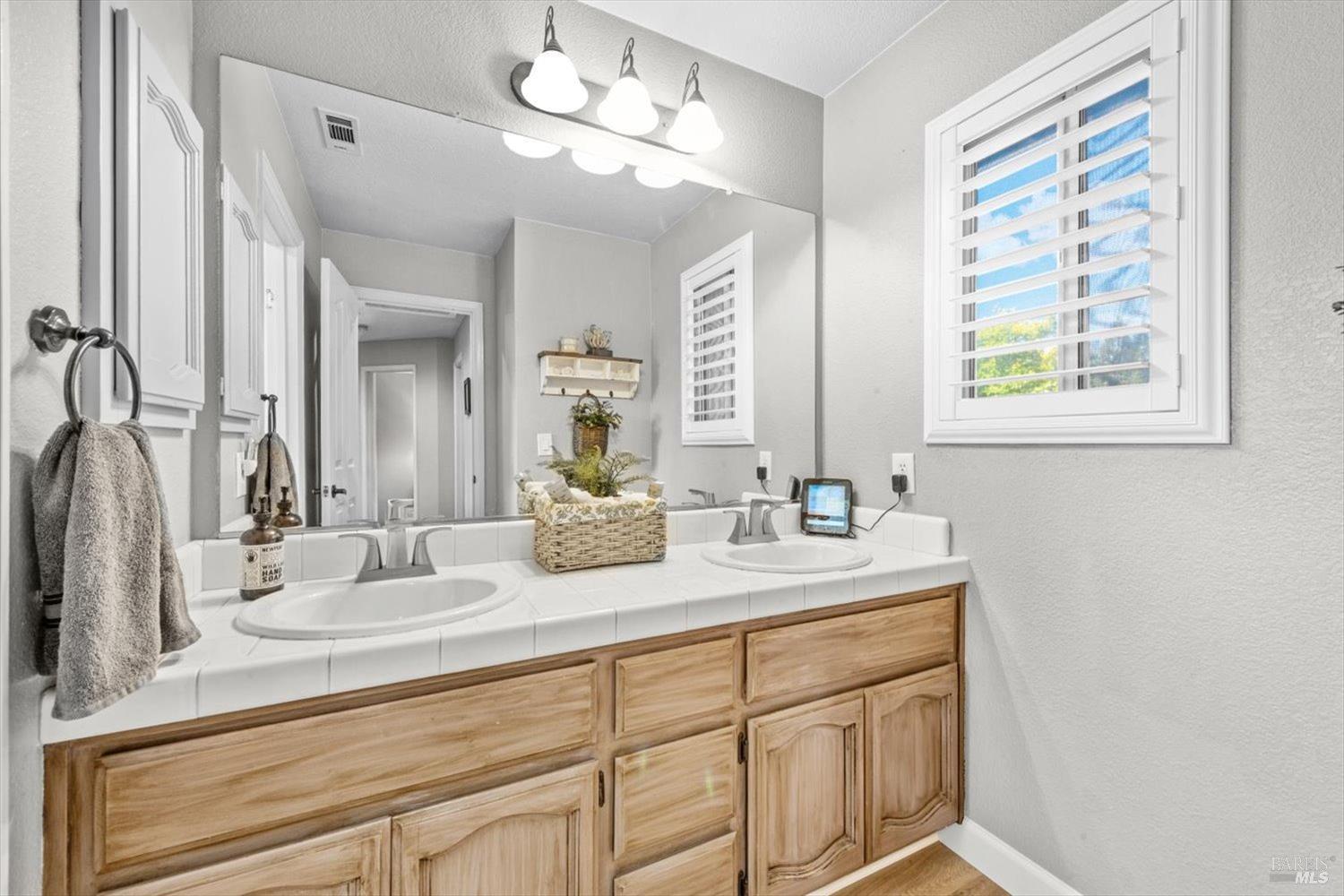 Detail Gallery Image 34 of 55 For 319 Birchwood Ct, Vacaville,  CA 95688 - 4 Beds | 2/1 Baths