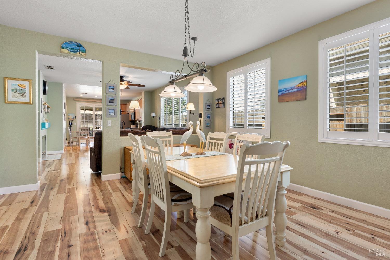Detail Gallery Image 4 of 36 For 937 Pearwood Ct, Vacaville,  CA 95687 - 3 Beds | 2 Baths