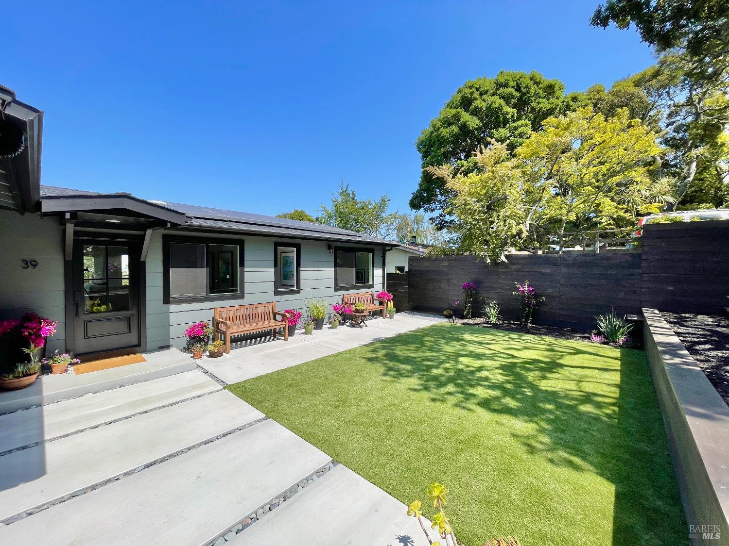 Detail Gallery Image 29 of 66 For 39 Midway Ave, Mill Valley,  CA 94941 - 5 Beds | 3 Baths