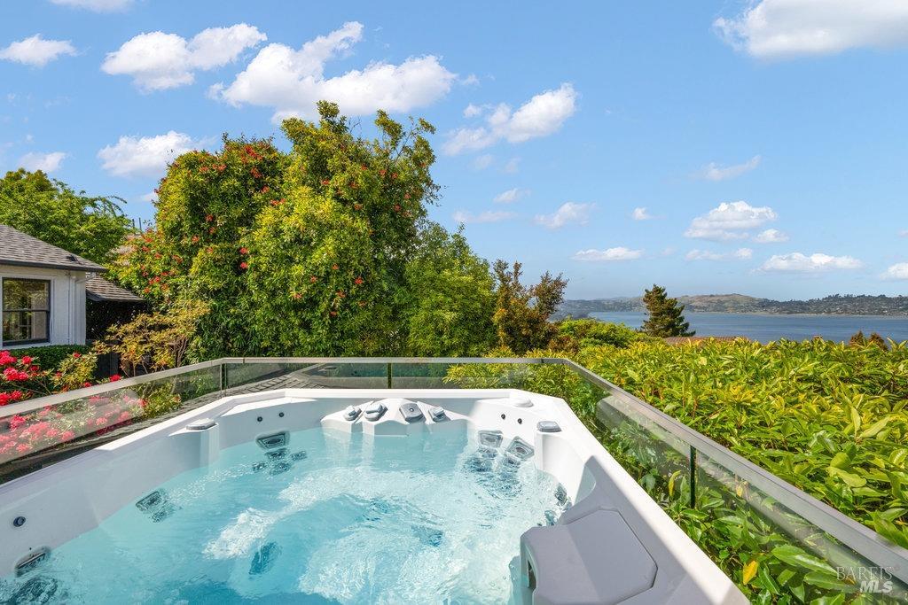 Detail Gallery Image 35 of 98 For 33 Wray Ave, Sausalito,  CA 94965 - 3 Beds | 2 Baths