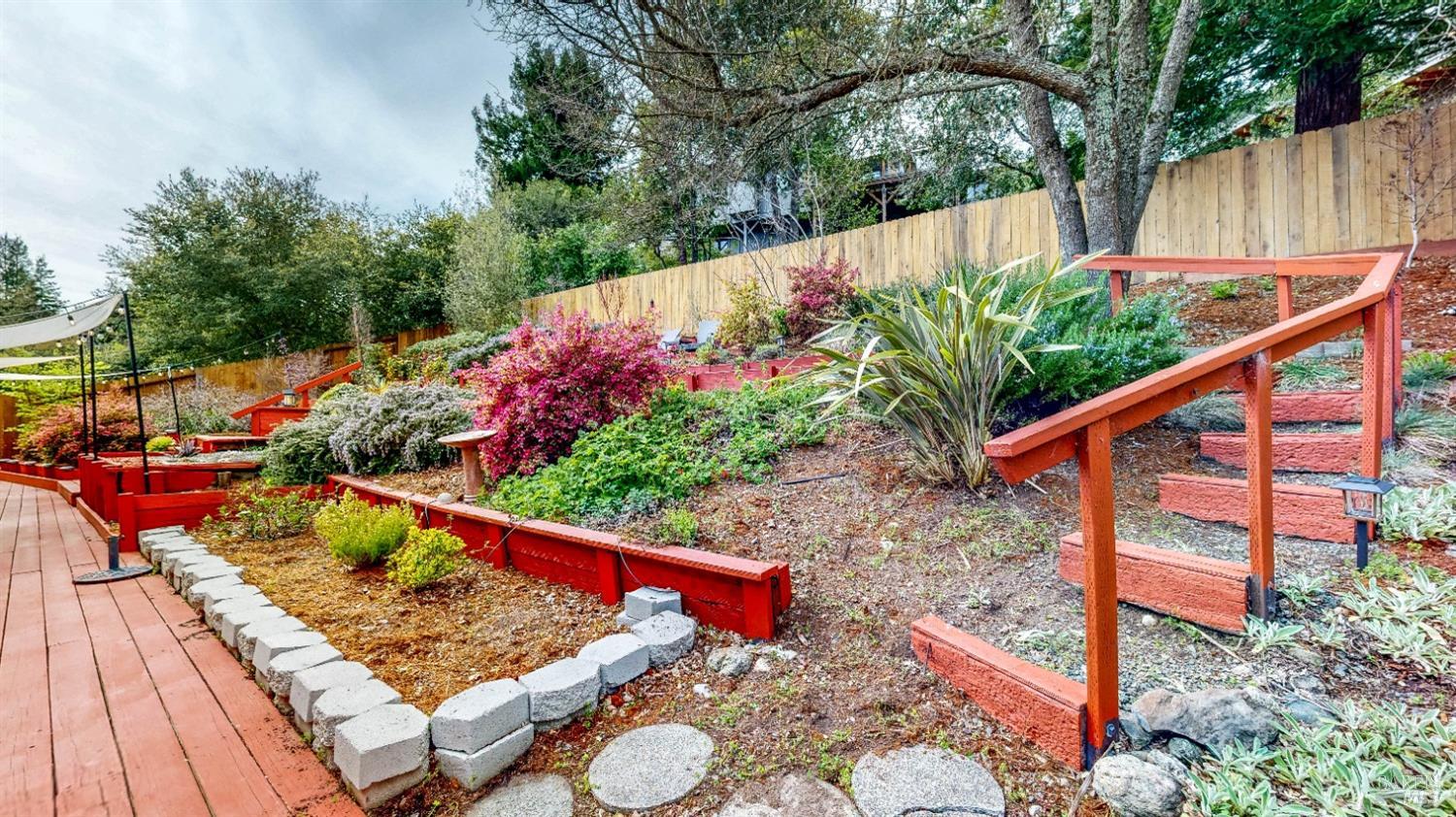 Detail Gallery Image 58 of 62 For 2061 Woodside Dr, Santa Rosa,  CA 95404 - 3 Beds | 2 Baths