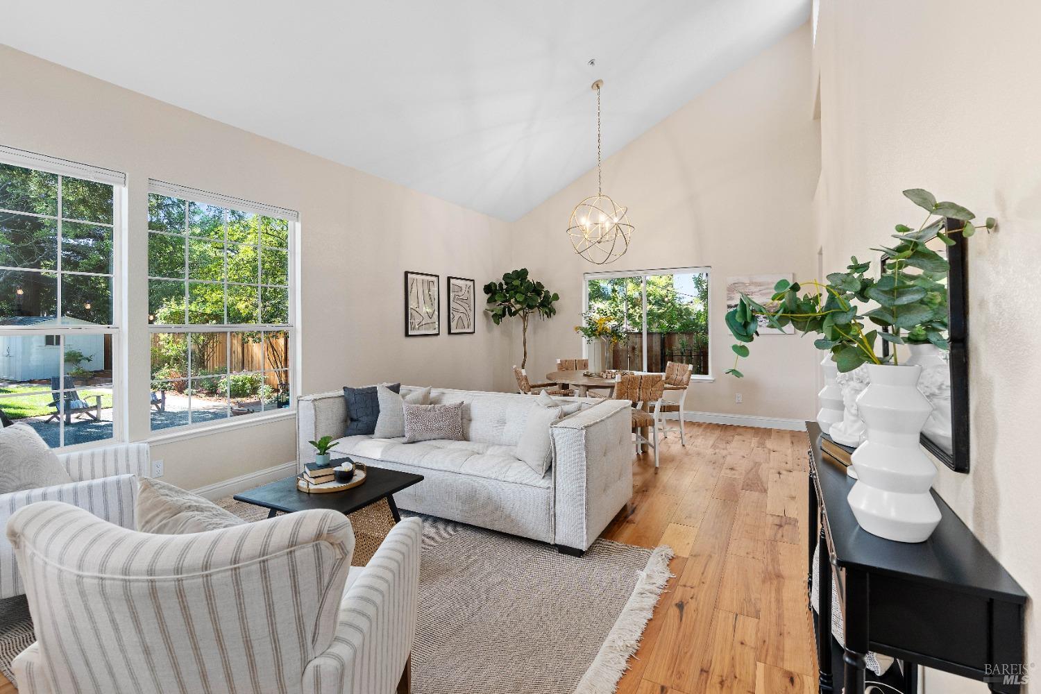 Detail Gallery Image 12 of 75 For 14 Ceriani Ct, Napa,  CA 94558 - 3 Beds | 2/1 Baths