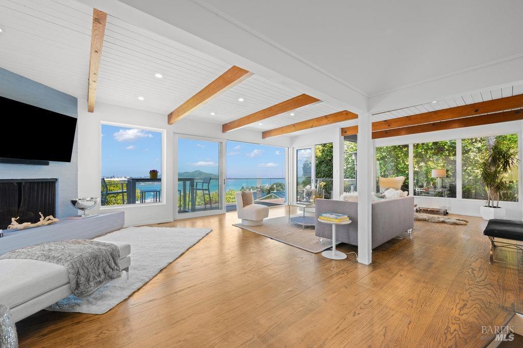 Detail Gallery Image 4 of 98 For 33 Wray Ave, Sausalito,  CA 94965 - 3 Beds | 2 Baths