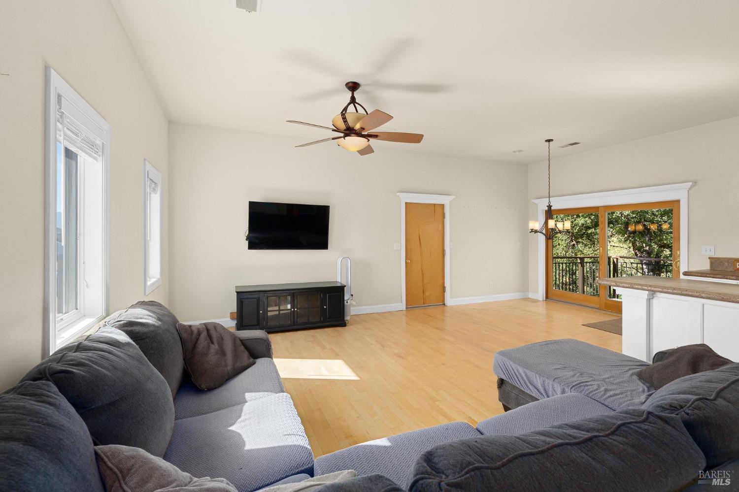 Detail Gallery Image 8 of 38 For 1126 Rimrock Dr, Napa,  CA 94558 - 2 Beds | 1/1 Baths