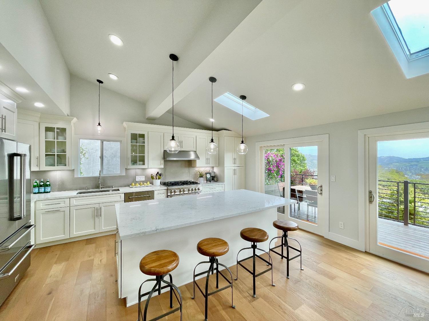 Detail Gallery Image 14 of 66 For 39 Midway Ave, Mill Valley,  CA 94941 - 5 Beds | 3 Baths