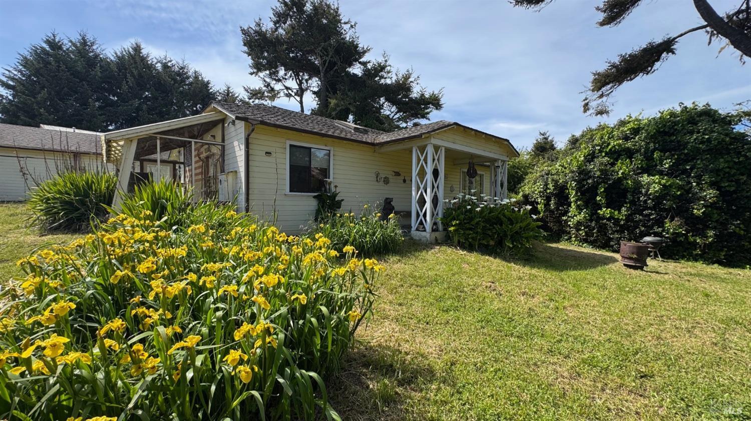 Detail Gallery Image 1 of 33 For 19171 S Harbor Dr, Fort Bragg,  CA 95437 - 2 Beds | 1 Baths