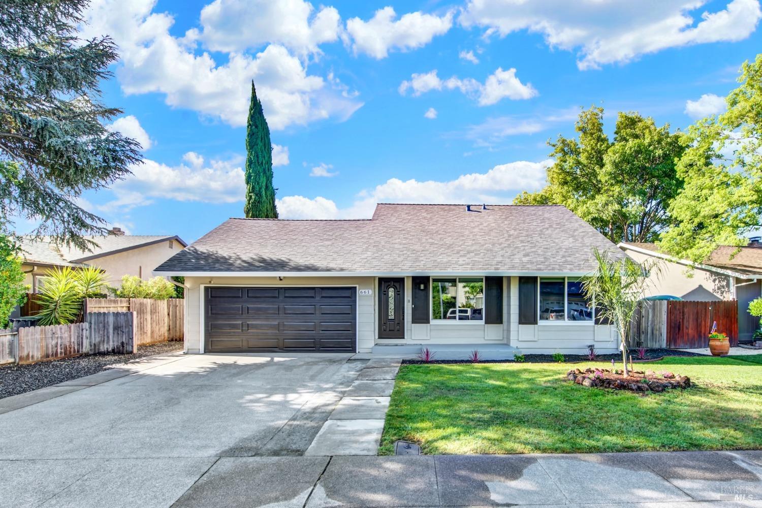 Detail Gallery Image 4 of 47 For 661 Berkeley Way, Fairfield,  CA 94533 - 4 Beds | 2 Baths