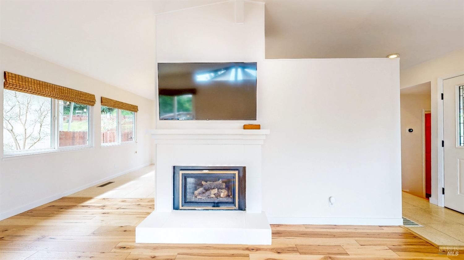 Detail Gallery Image 5 of 62 For 2061 Woodside Dr, Santa Rosa,  CA 95404 - 3 Beds | 2 Baths