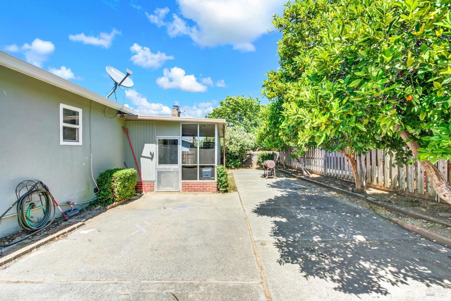 Detail Gallery Image 51 of 60 For 1199 Creekside Dr, Vacaville,  CA 95687 - 4 Beds | 2 Baths