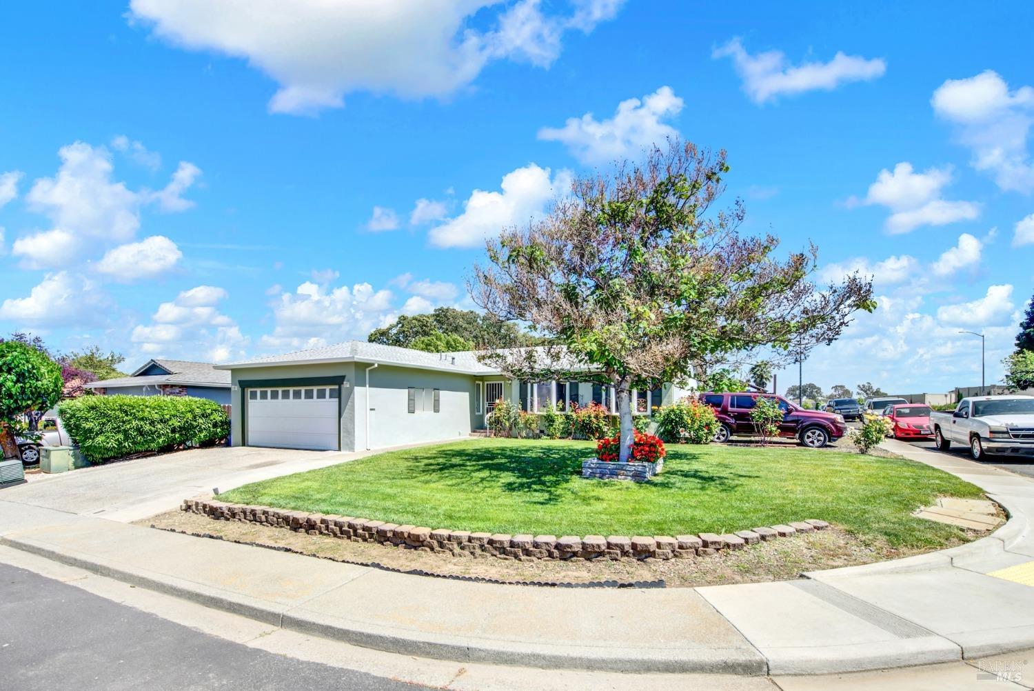 Detail Gallery Image 5 of 60 For 1199 Creekside Dr, Vacaville,  CA 95687 - 4 Beds | 2 Baths