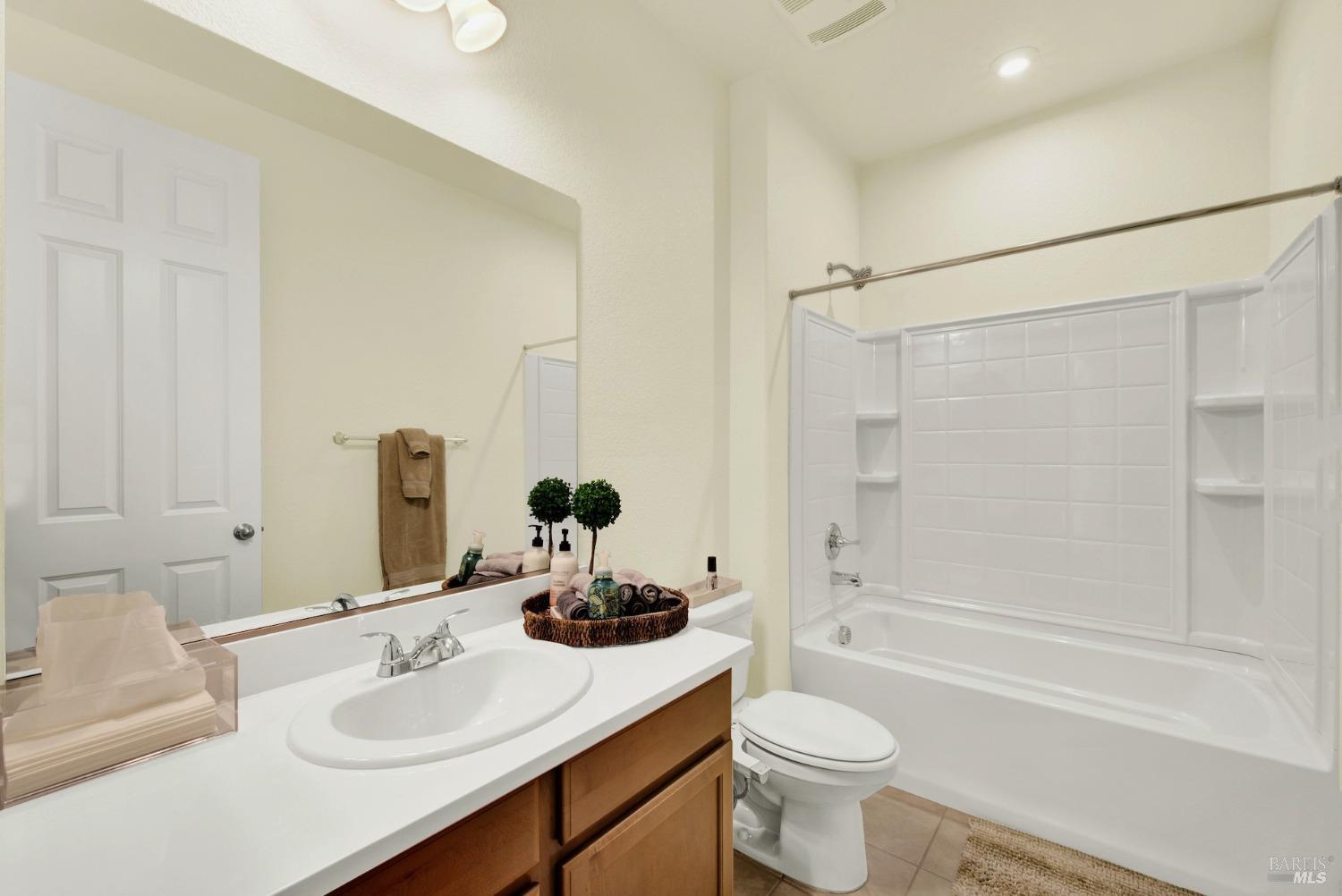 Detail Gallery Image 17 of 47 For 1565 Halsey Ct, Dixon,  CA 95620 - 4 Beds | 3 Baths