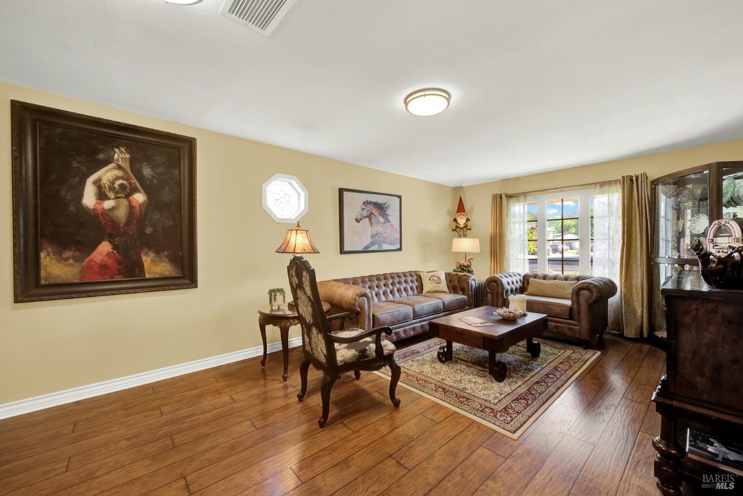 Detail Gallery Image 6 of 30 For 262 N Alamo Dr, Vacaville,  CA 95688 - 4 Beds | 2 Baths