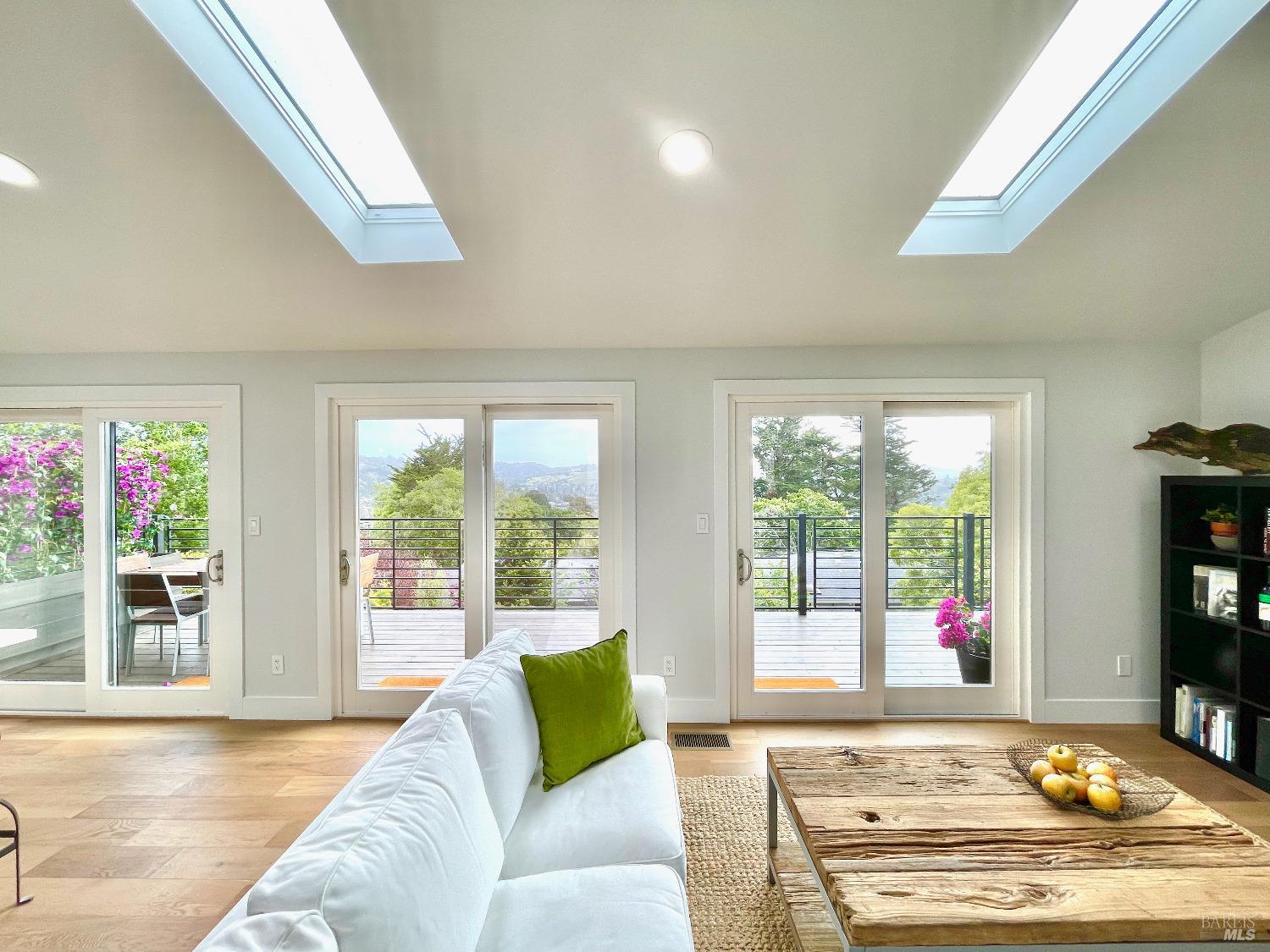Detail Gallery Image 9 of 66 For 39 Midway Ave, Mill Valley,  CA 94941 - 5 Beds | 3 Baths