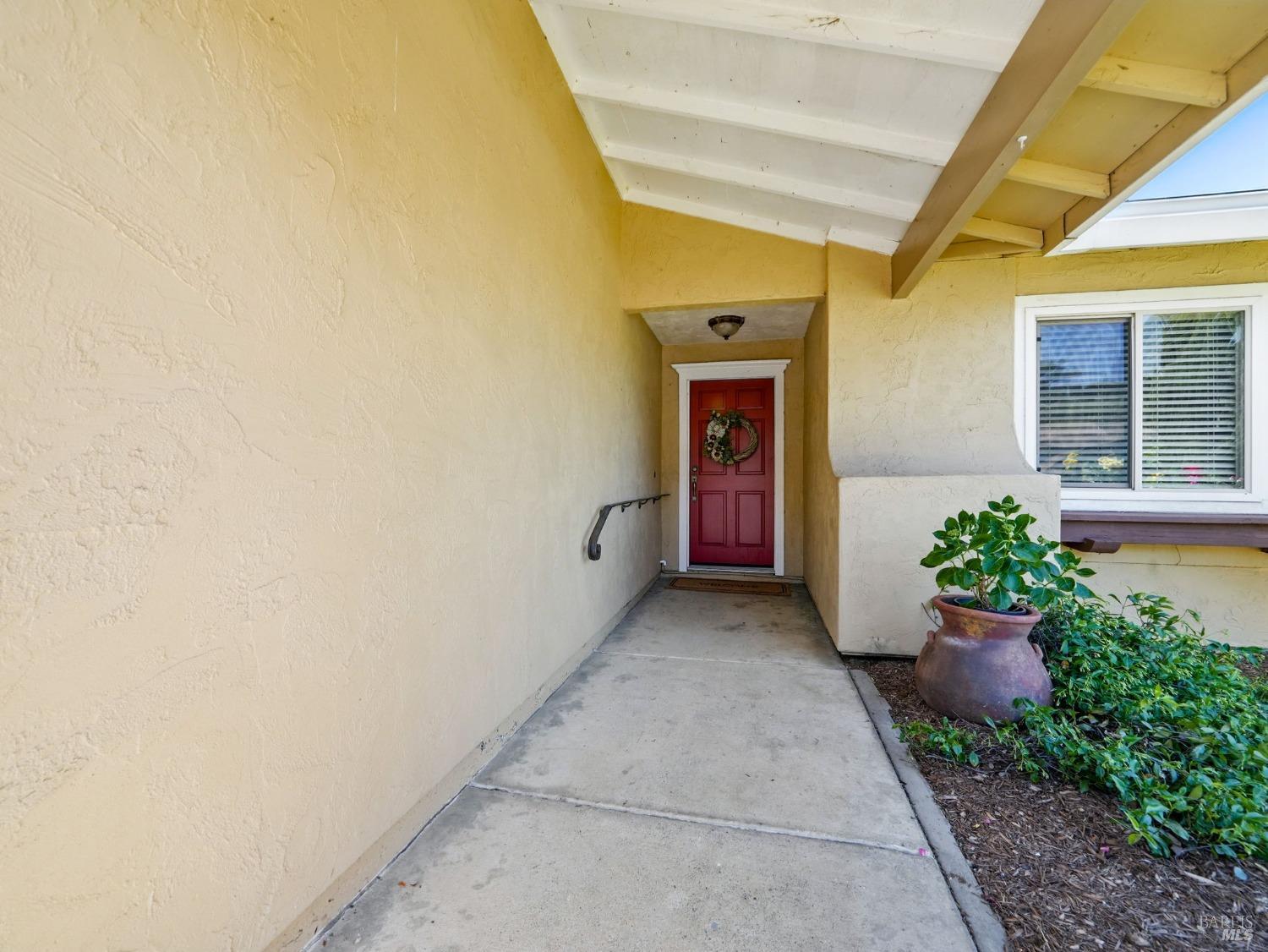 Detail Gallery Image 3 of 30 For 215 Panorama Dr, Benicia,  CA 94510 - 3 Beds | 2 Baths