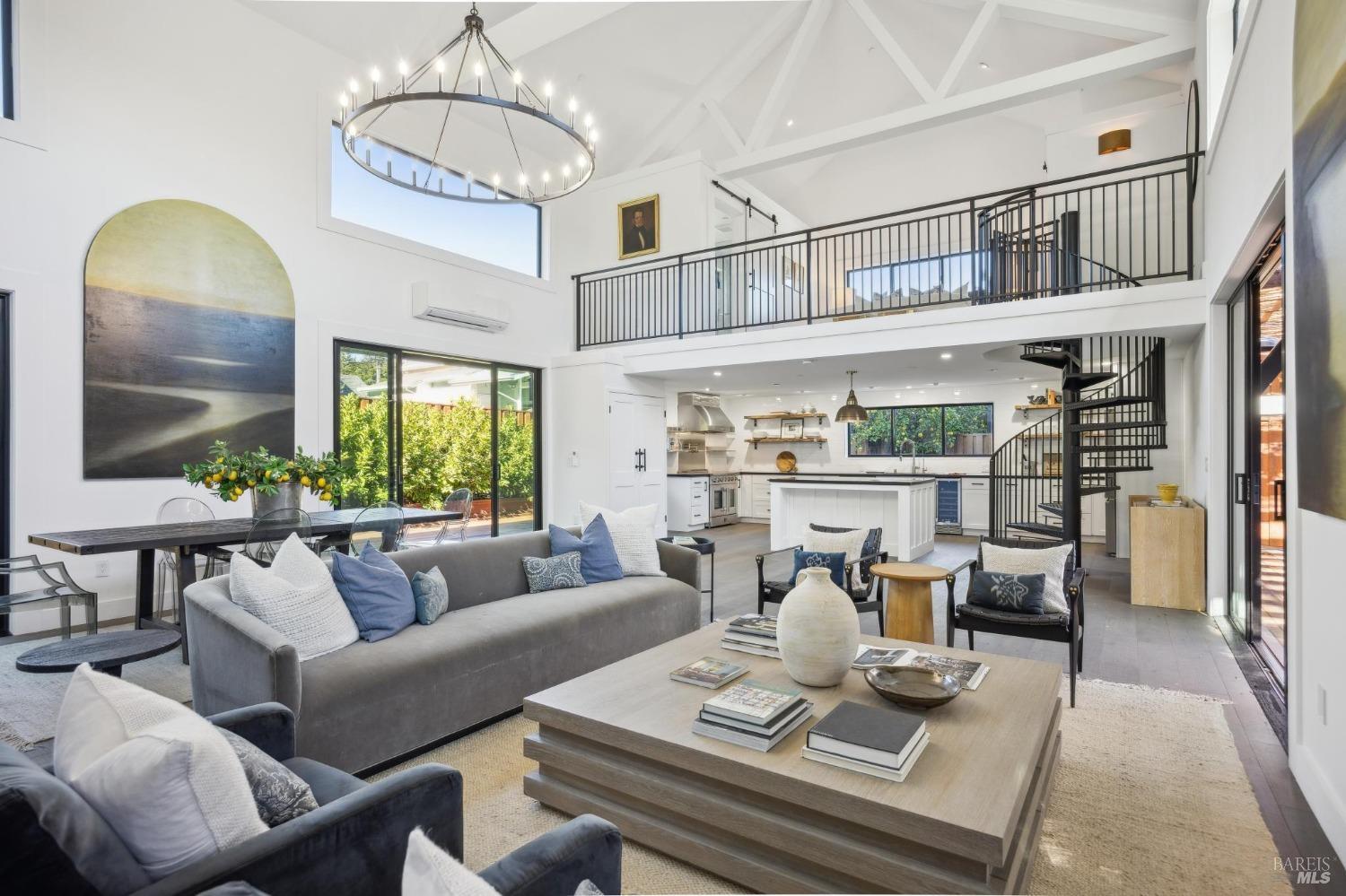 Detail Gallery Image 7 of 39 For 303 Bodega Ave, Petaluma,  CA 94952 - 2 Beds | 3 Baths