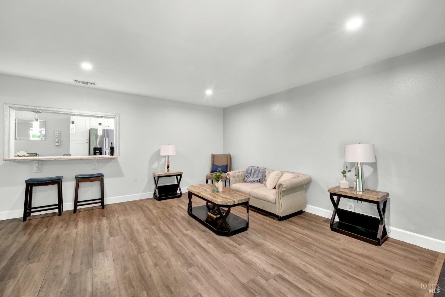 Detail Gallery Image 15 of 60 For 1199 Creekside Dr, Vacaville,  CA 95687 - 4 Beds | 2 Baths