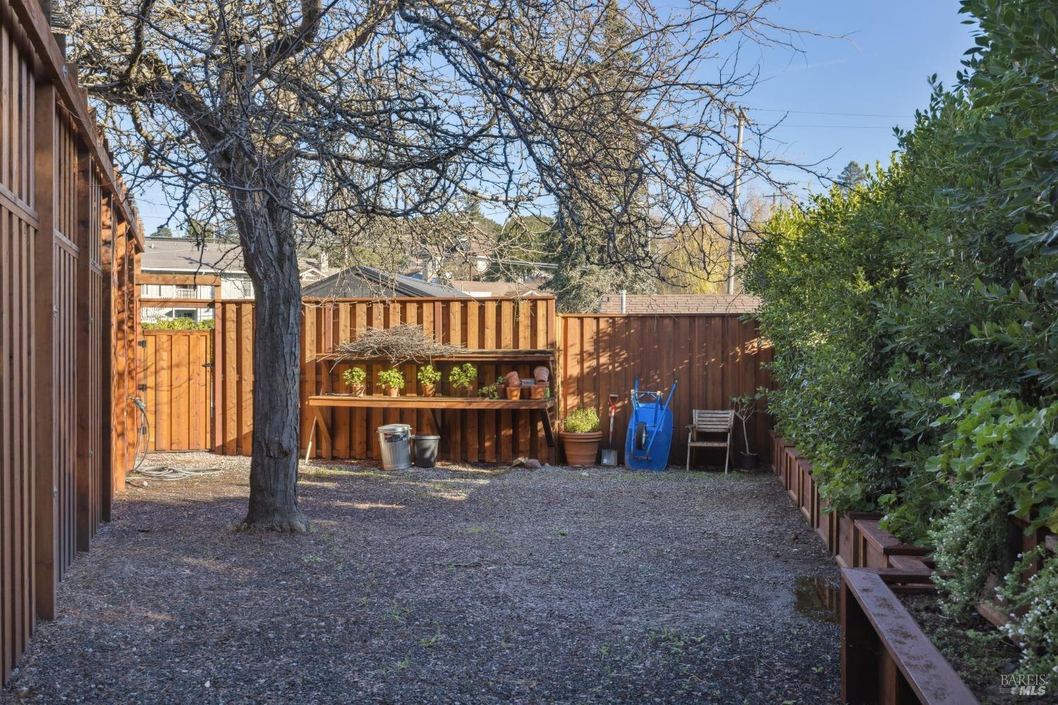 Detail Gallery Image 35 of 39 For 303 Bodega Ave, Petaluma,  CA 94952 - 2 Beds | 3 Baths