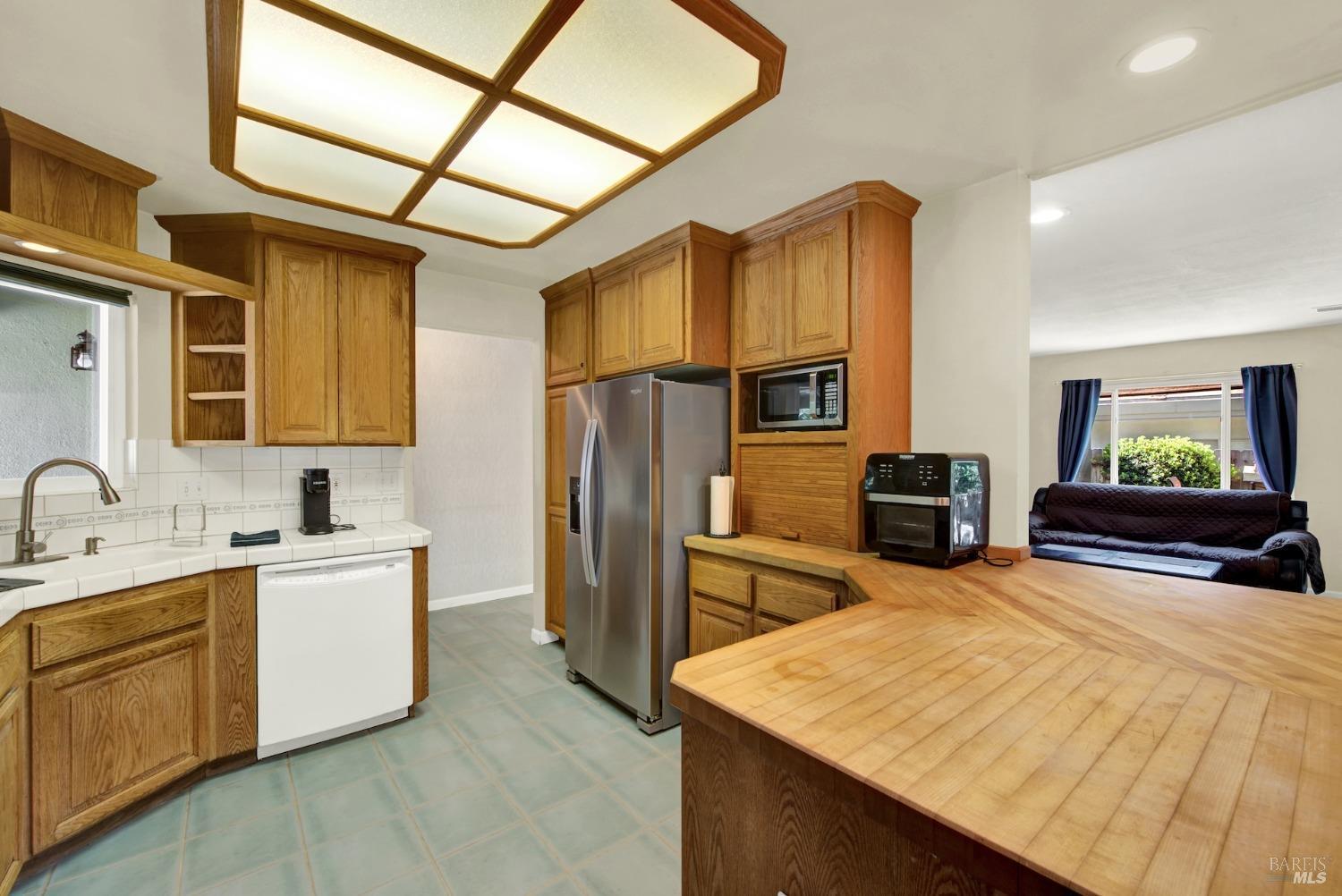 Detail Gallery Image 12 of 37 For 519 Westwood Ct, Vacaville,  CA 95688 - 3 Beds | 2 Baths