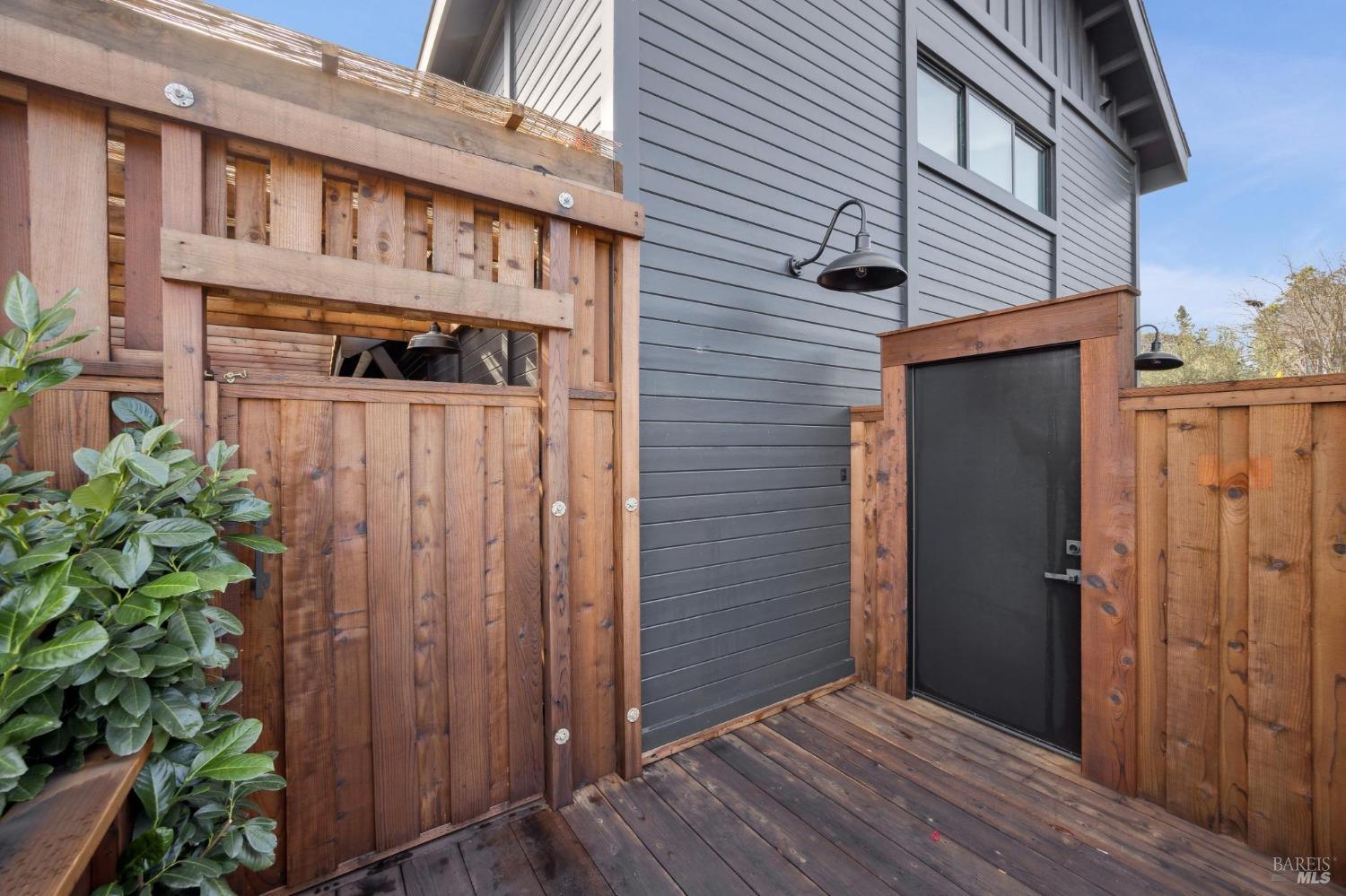 Detail Gallery Image 3 of 39 For 303 Bodega Ave, Petaluma,  CA 94952 - 2 Beds | 3 Baths