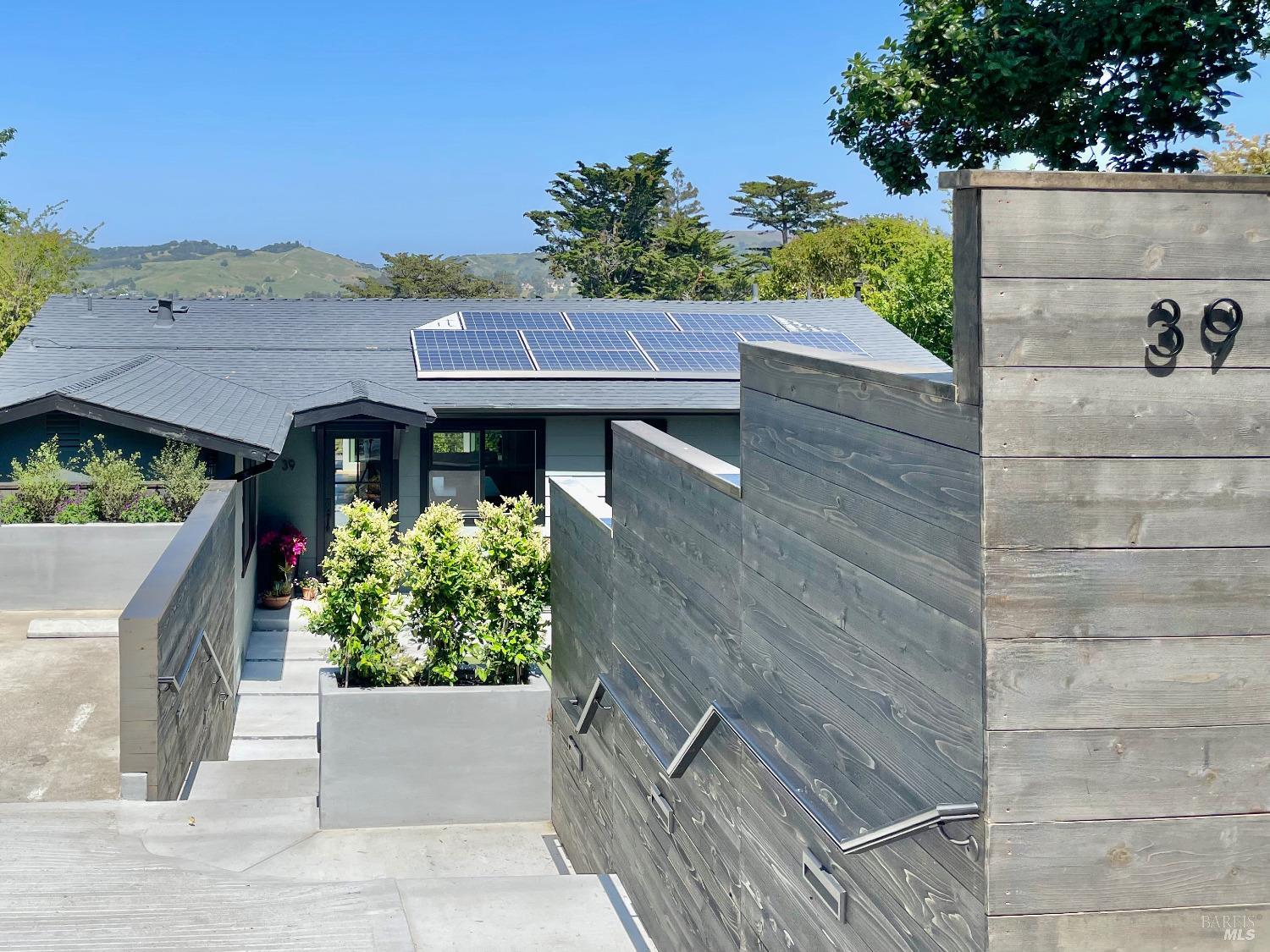 Detail Gallery Image 1 of 66 For 39 Midway Ave, Mill Valley,  CA 94941 - 5 Beds | 3 Baths
