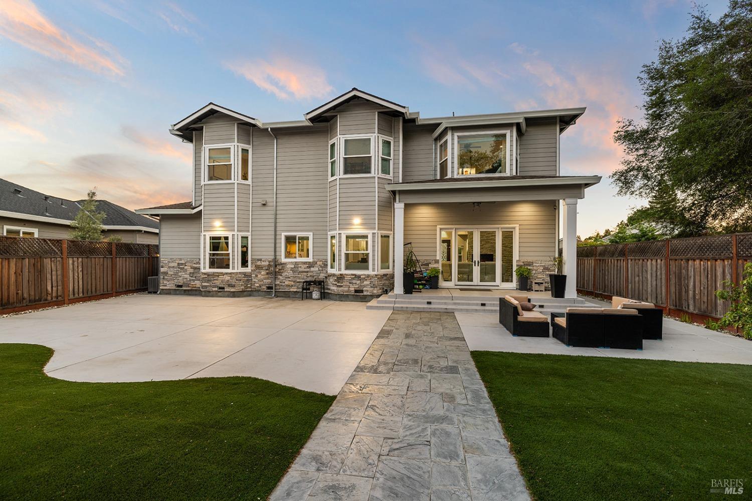 Detail Gallery Image 12 of 85 For 169 Pacific Heights Dr, Santa Rosa,  CA 95403 - 4 Beds | 3/1 Baths