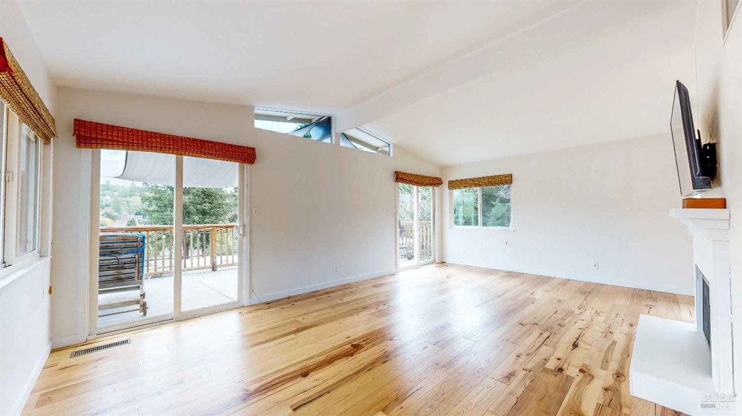 Detail Gallery Image 3 of 62 For 2061 Woodside Dr, Santa Rosa,  CA 95404 - 3 Beds | 2 Baths