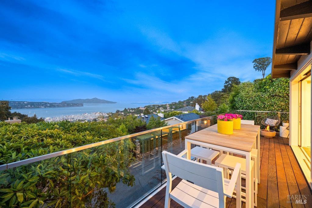 Detail Gallery Image 3 of 98 For 33 Wray Ave, Sausalito,  CA 94965 - 3 Beds | 2 Baths