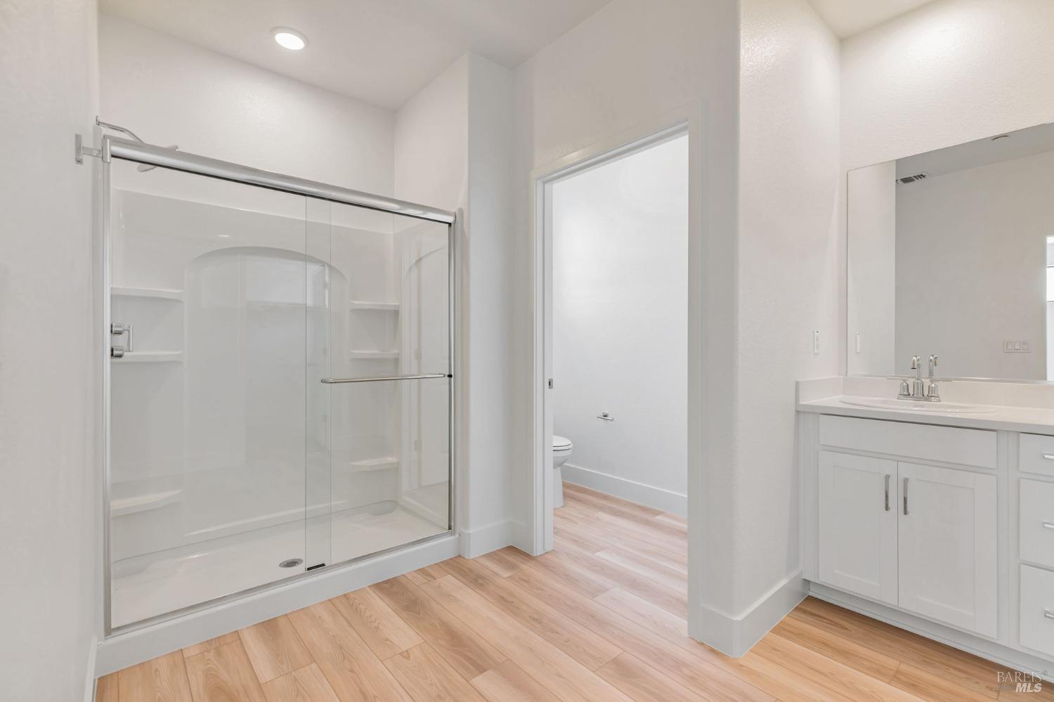 Detail Gallery Image 5 of 12 For 1554 Waterside Ln, Rohnert Park,  CA 94928 - 3 Beds | 2/1 Baths