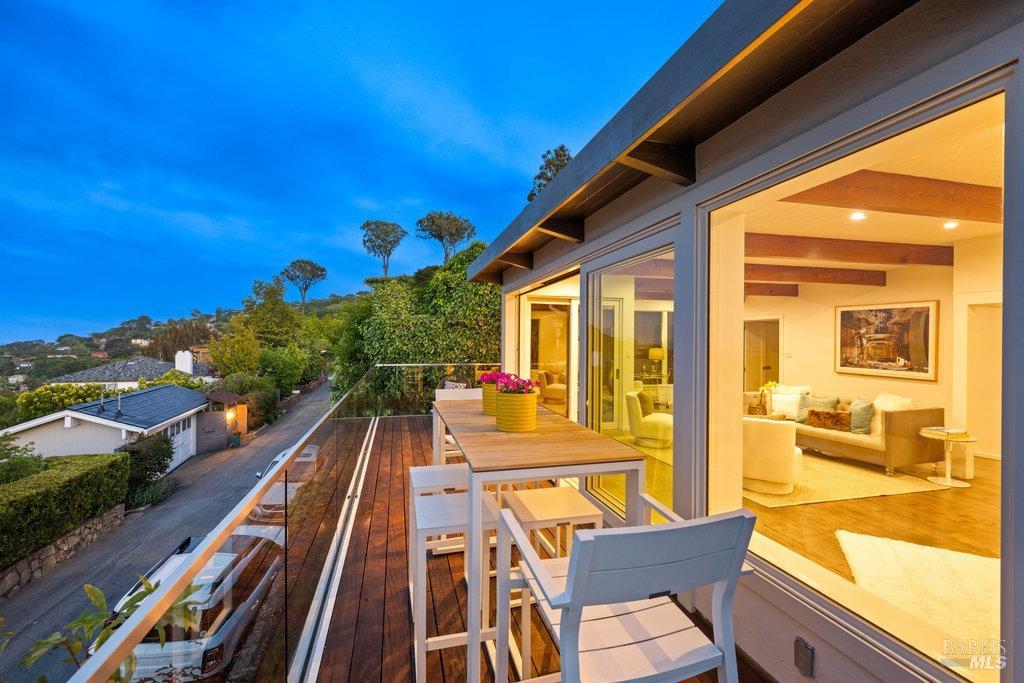 Detail Gallery Image 12 of 98 For 33 Wray Ave, Sausalito,  CA 94965 - 3 Beds | 2 Baths