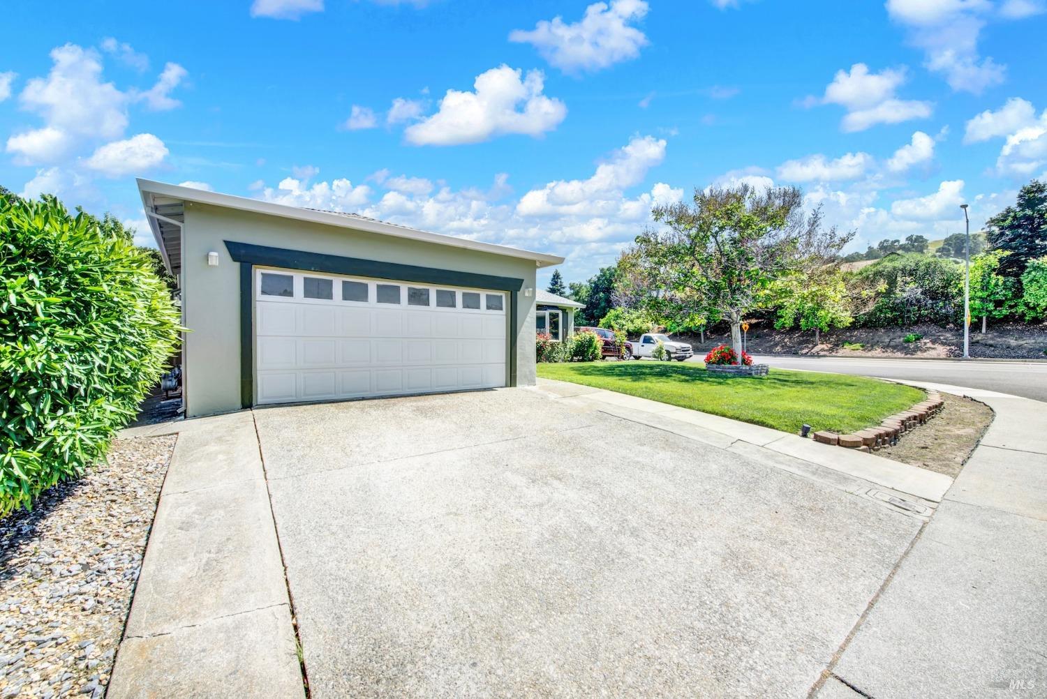 Detail Gallery Image 7 of 60 For 1199 Creekside Dr, Vacaville,  CA 95687 - 4 Beds | 2 Baths