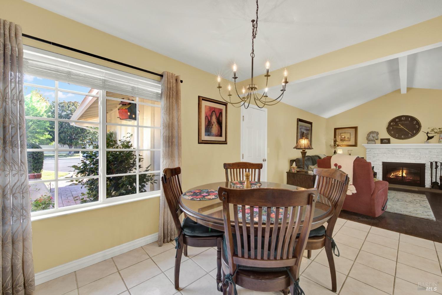 Detail Gallery Image 8 of 30 For 262 N Alamo Dr, Vacaville,  CA 95688 - 4 Beds | 2 Baths