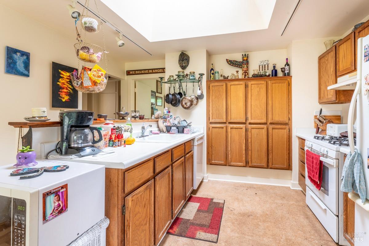 Detail Gallery Image 6 of 33 For 19171 S Harbor Dr, Fort Bragg,  CA 95437 - 2 Beds | 1 Baths