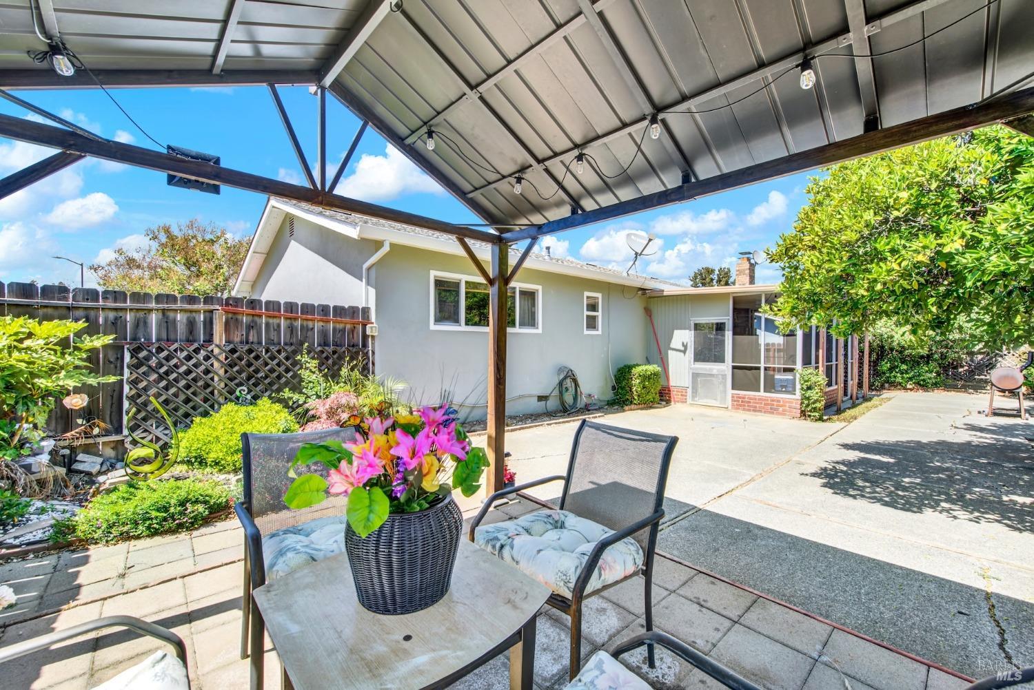 Detail Gallery Image 53 of 60 For 1199 Creekside Dr, Vacaville,  CA 95687 - 4 Beds | 2 Baths