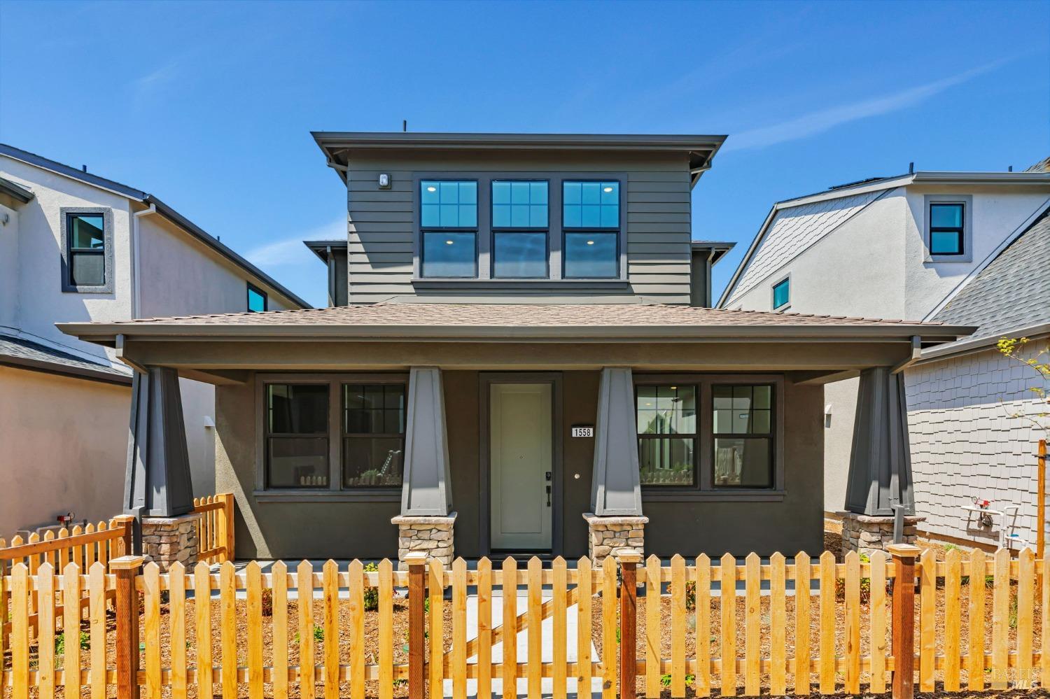Detail Gallery Image 1 of 10 For 1558 Waterside Ln, Rohnert Park,  CA 94928 - 3 Beds | 2 Baths