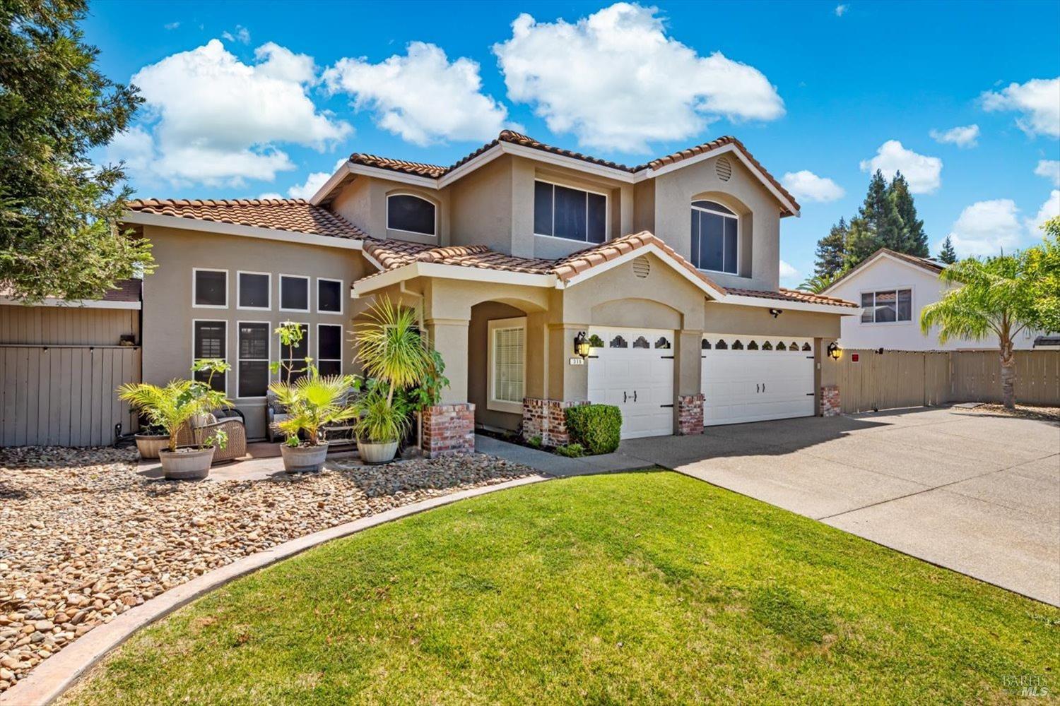 Detail Gallery Image 4 of 55 For 319 Birchwood Ct, Vacaville,  CA 95688 - 4 Beds | 2/1 Baths