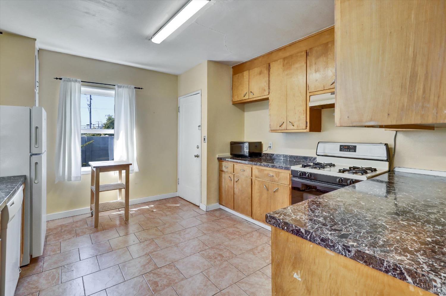 Detail Gallery Image 5 of 46 For 1467 Ohio St, Vallejo,  CA 94590 - 2 Beds | 2 Baths