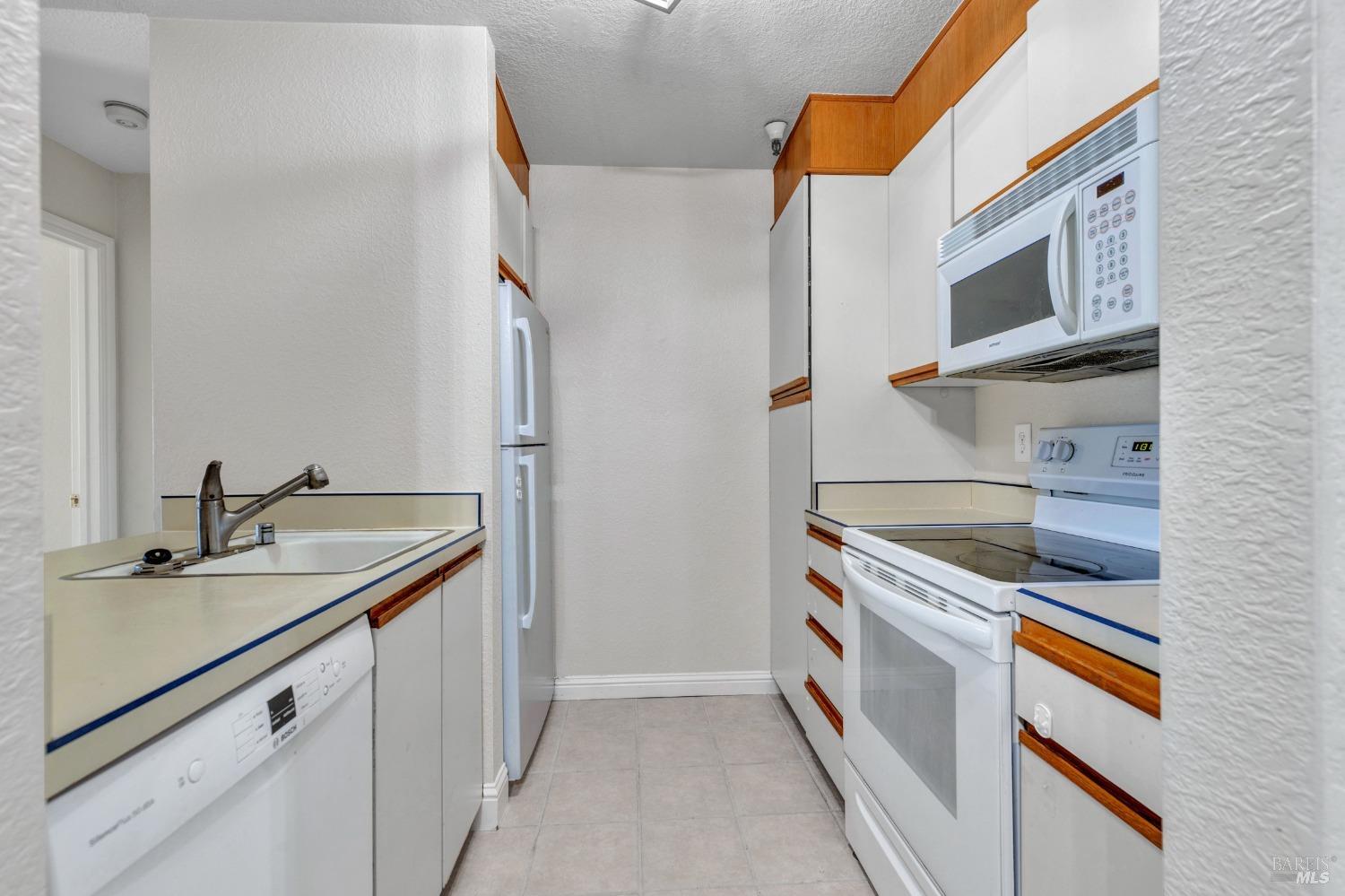 Detail Gallery Image 18 of 51 For 3183 Wayside Plz #319,  Walnut Creek,  CA 94597 - 2 Beds | 2 Baths