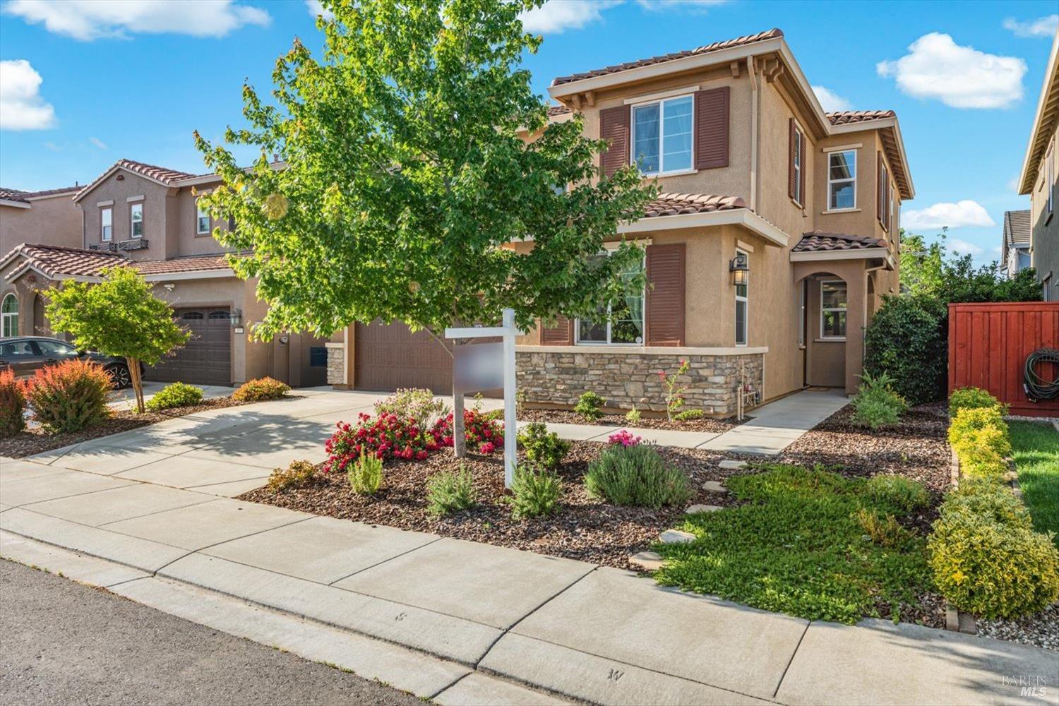 Detail Gallery Image 4 of 44 For 131 Kodiak Dr, Vacaville,  CA 95687 - 4 Beds | 3 Baths