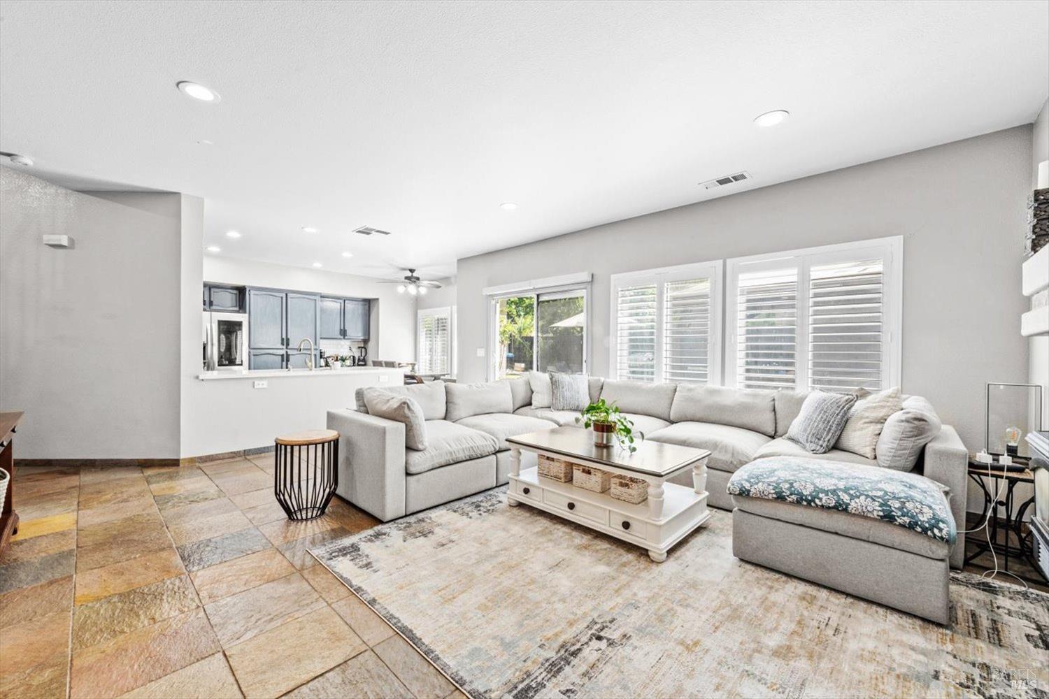 Detail Gallery Image 18 of 55 For 319 Birchwood Ct, Vacaville,  CA 95688 - 4 Beds | 2/1 Baths