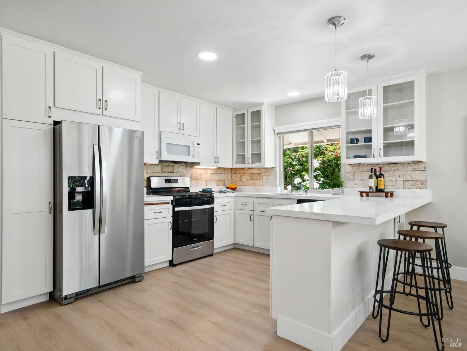 Detail Gallery Image 9 of 30 For 215 Panorama Dr, Benicia,  CA 94510 - 3 Beds | 2 Baths