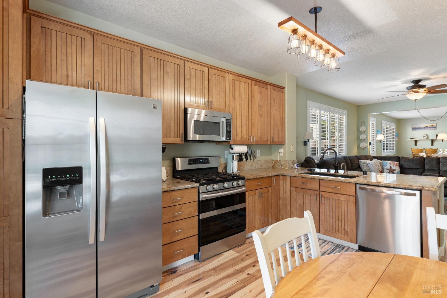 Detail Gallery Image 13 of 36 For 937 Pearwood Ct, Vacaville,  CA 95687 - 3 Beds | 2 Baths
