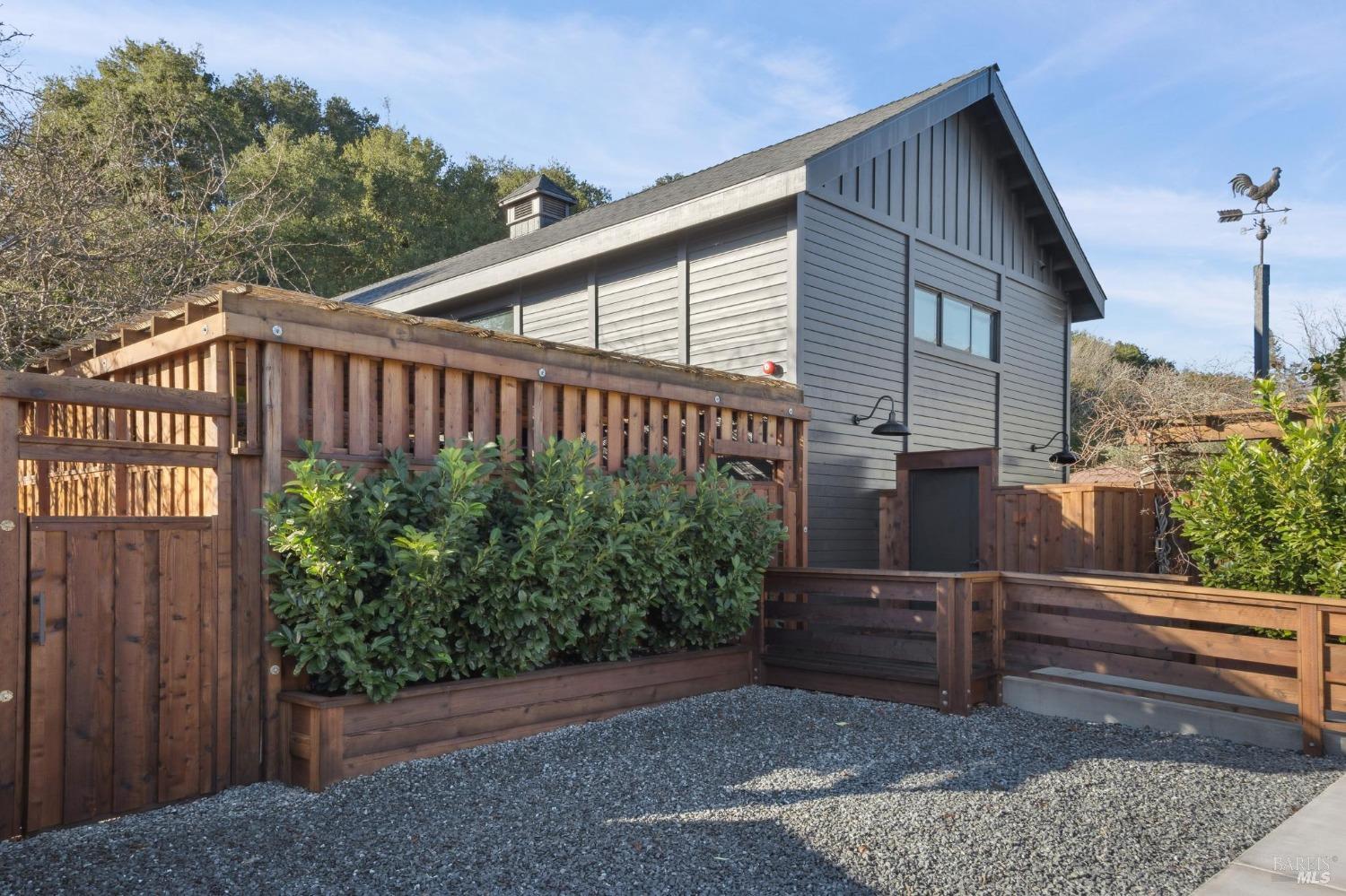 Detail Gallery Image 2 of 39 For 303 Bodega Ave, Petaluma,  CA 94952 - 2 Beds | 3 Baths
