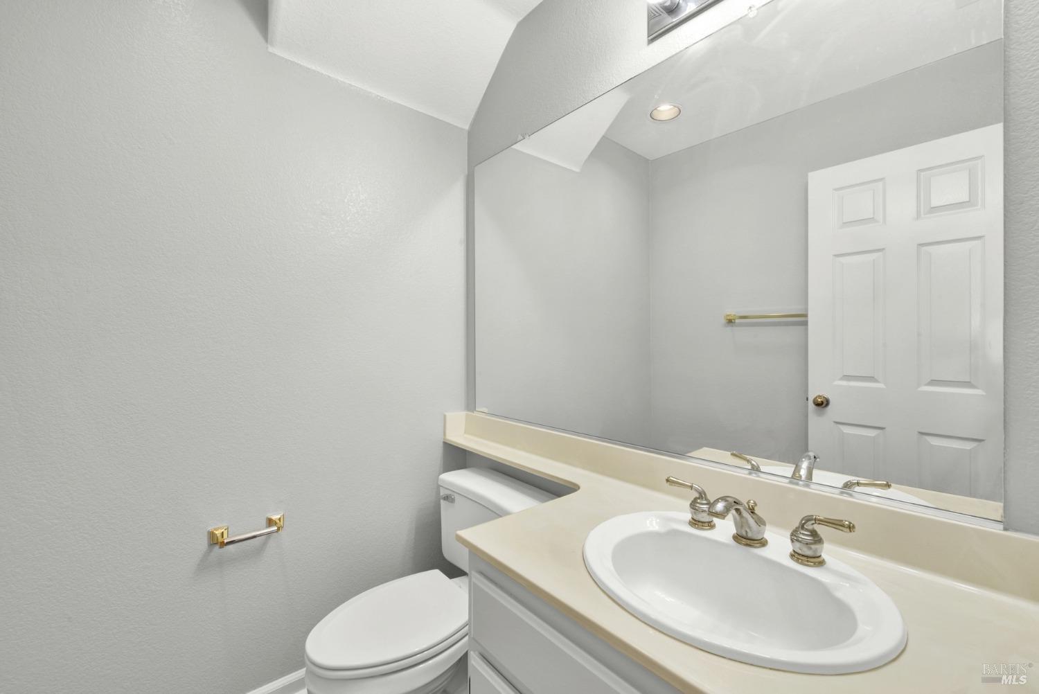 Detail Gallery Image 22 of 67 For 1917 Rollingwood Dr, Fairfield,  CA 94534 - 4 Beds | 2/1 Baths