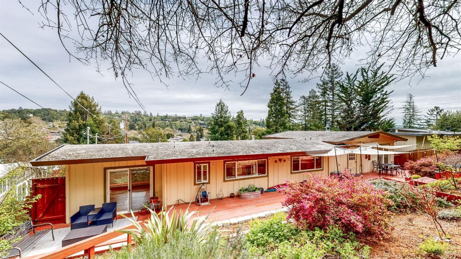 Detail Gallery Image 38 of 62 For 2061 Woodside Dr, Santa Rosa,  CA 95404 - 3 Beds | 2 Baths