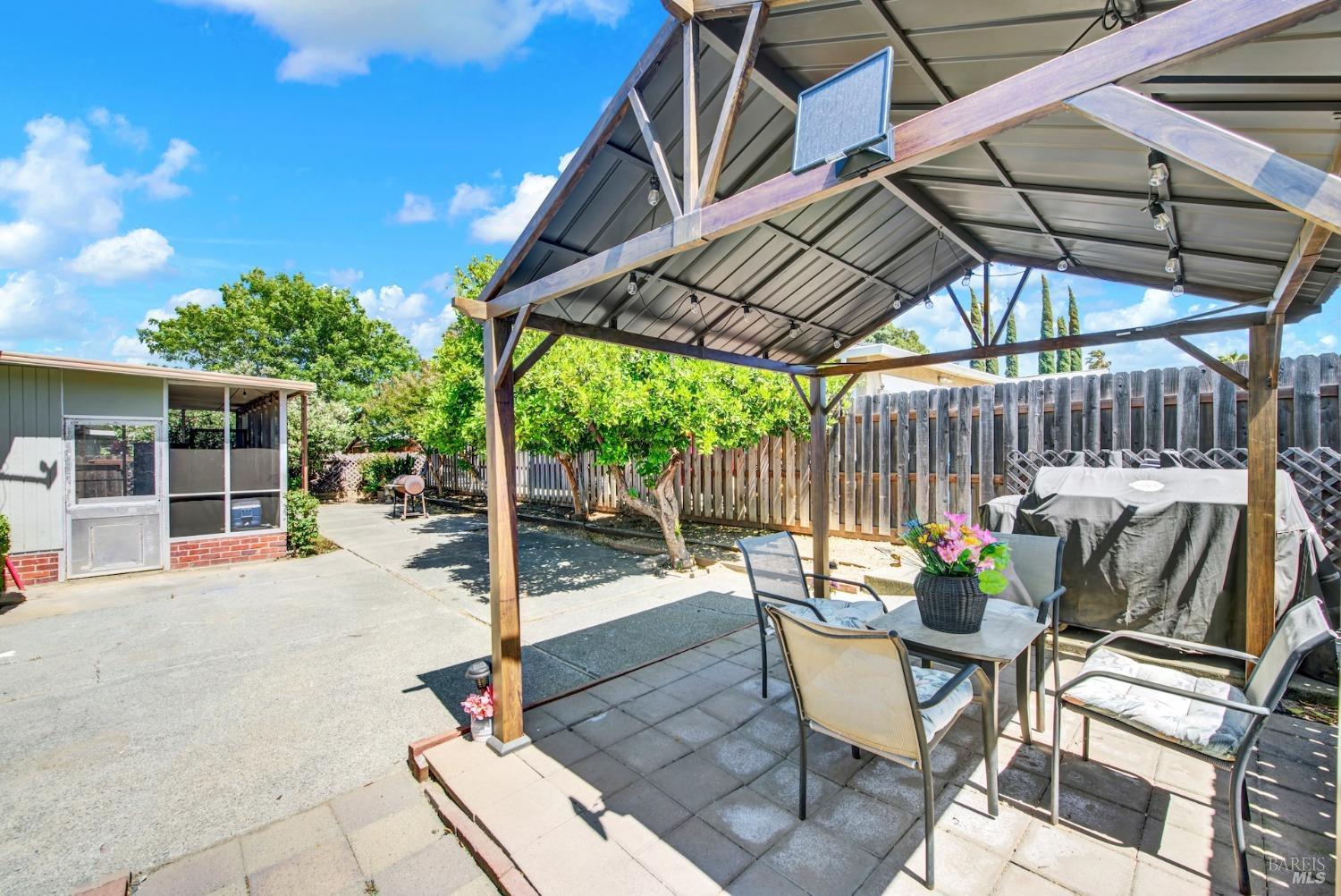 Detail Gallery Image 52 of 60 For 1199 Creekside Dr, Vacaville,  CA 95687 - 4 Beds | 2 Baths