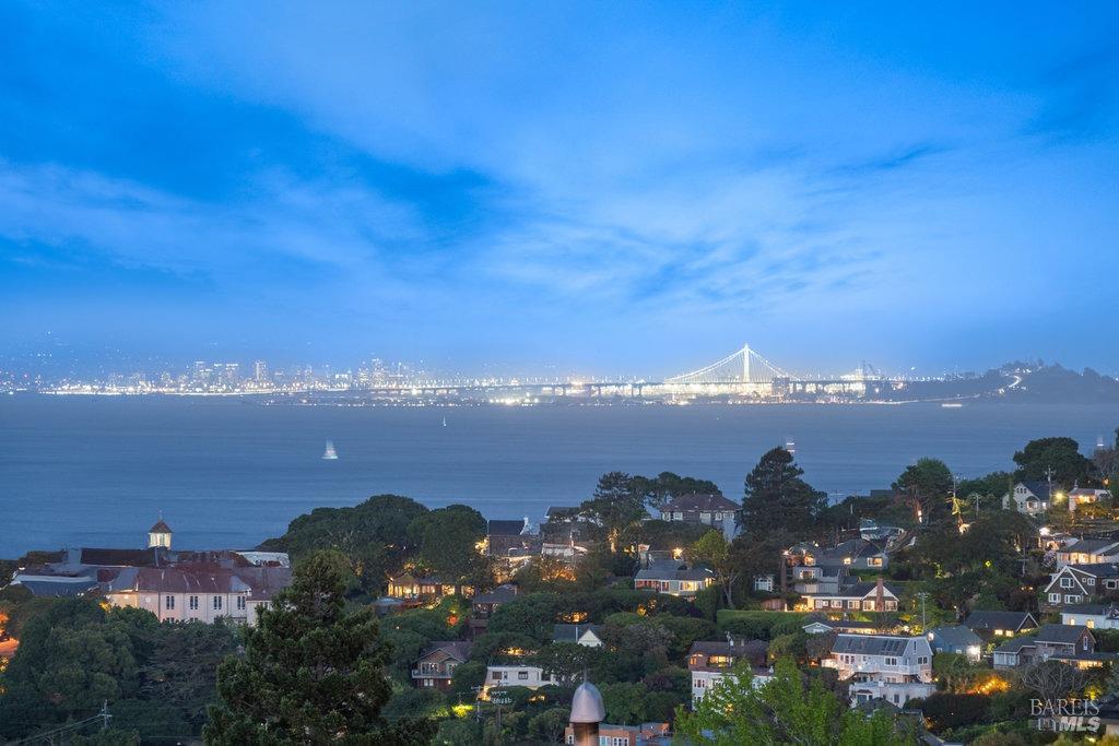 Detail Gallery Image 13 of 98 For 33 Wray Ave, Sausalito,  CA 94965 - 3 Beds | 2 Baths