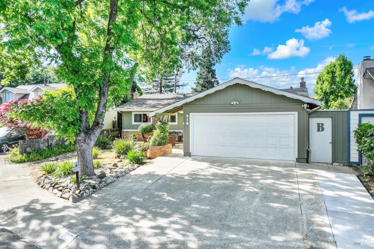 Detail Gallery Image 2 of 37 For 519 Westwood Ct, Vacaville,  CA 95688 - 3 Beds | 2 Baths