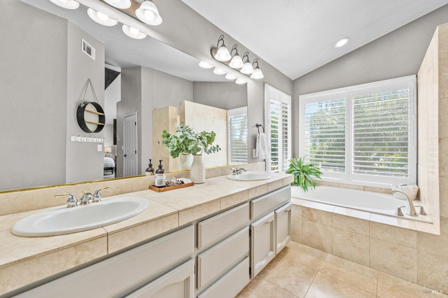 Detail Gallery Image 30 of 55 For 319 Birchwood Ct, Vacaville,  CA 95688 - 4 Beds | 2/1 Baths