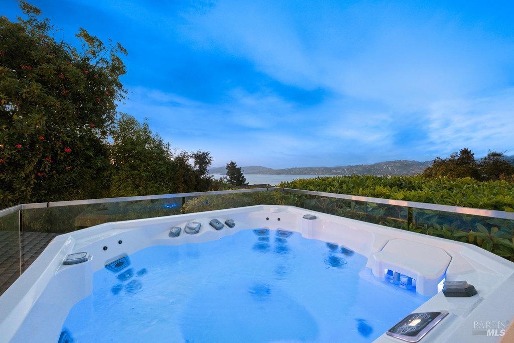 Detail Gallery Image 16 of 98 For 33 Wray Ave, Sausalito,  CA 94965 - 3 Beds | 2 Baths
