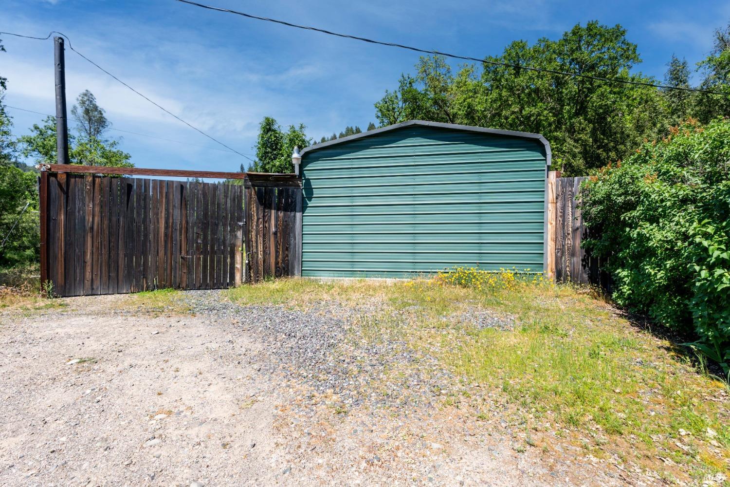 Detail Gallery Image 3 of 17 For 18685 Van Arsdale Rd, Potter Valley,  CA 95469 - 1 Beds | 1 Baths